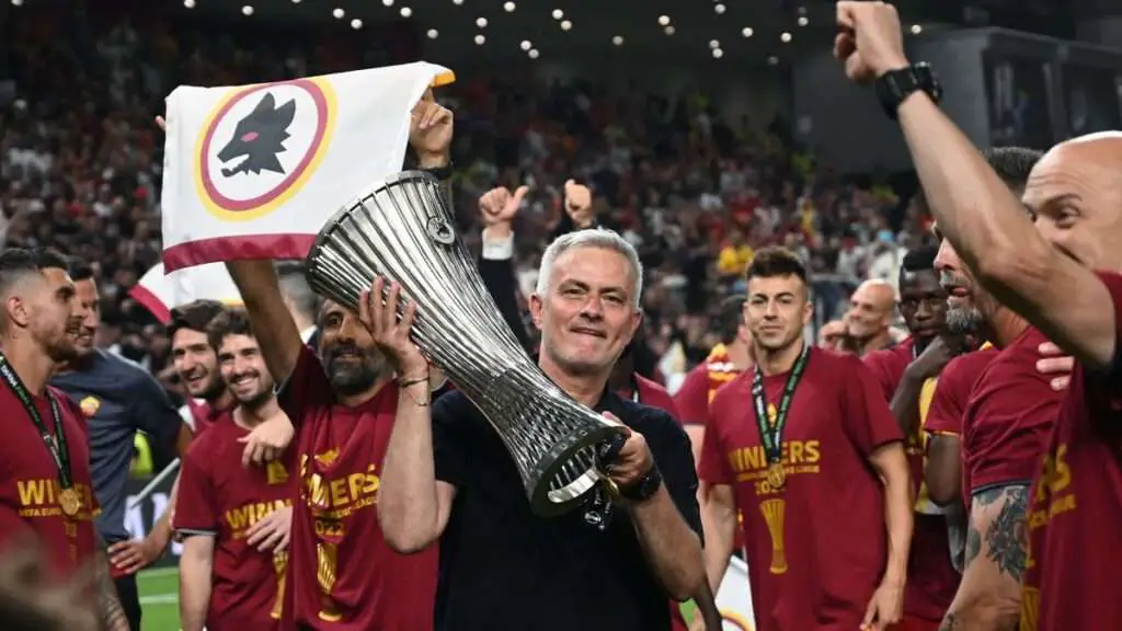 AS Roma Sacks Jose Mourinho