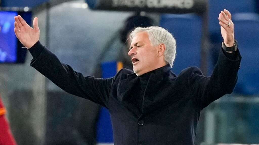 AS Roma Sacks Jose Mourinho