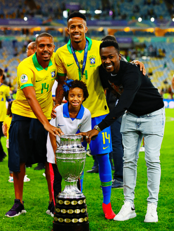 Eder Militao with his siblings and family.