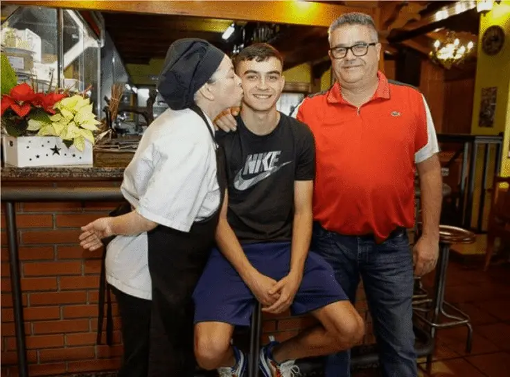 Pedri with his parents