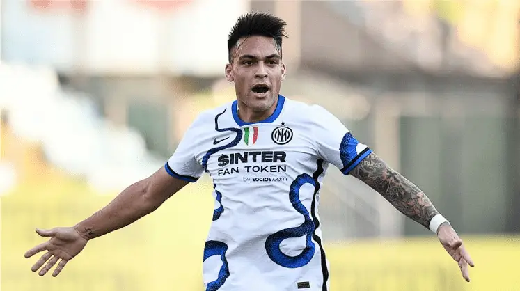 Lautaro Martinez playing for his club.