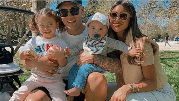 Lautaro Martinez with his girlfriend and children.