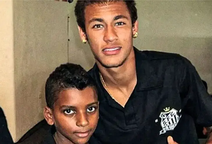 Young Rodrygo with the legend Neymar.