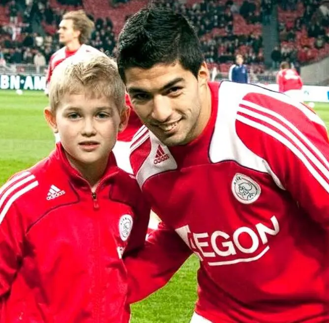 Matthijs de Ligt with Luis Suárez. 