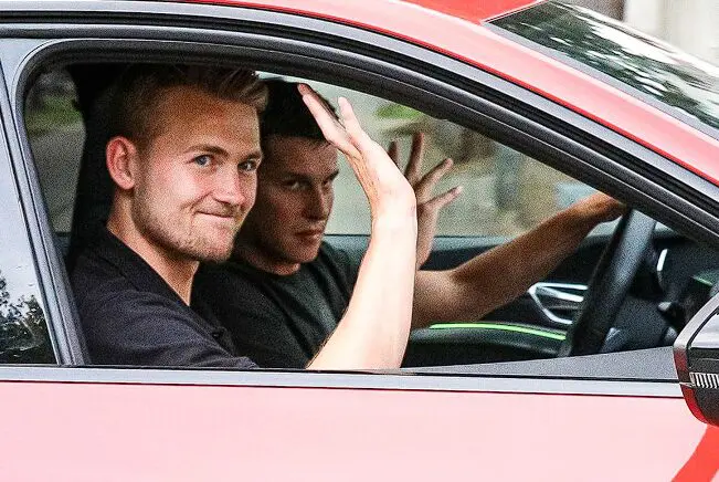 Matthijs de Ligt in his car. 