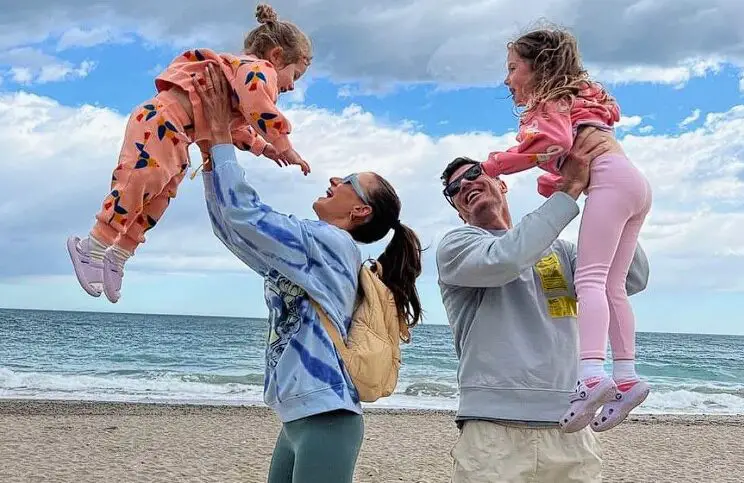 Robert Lewandowski with his wife and children. 