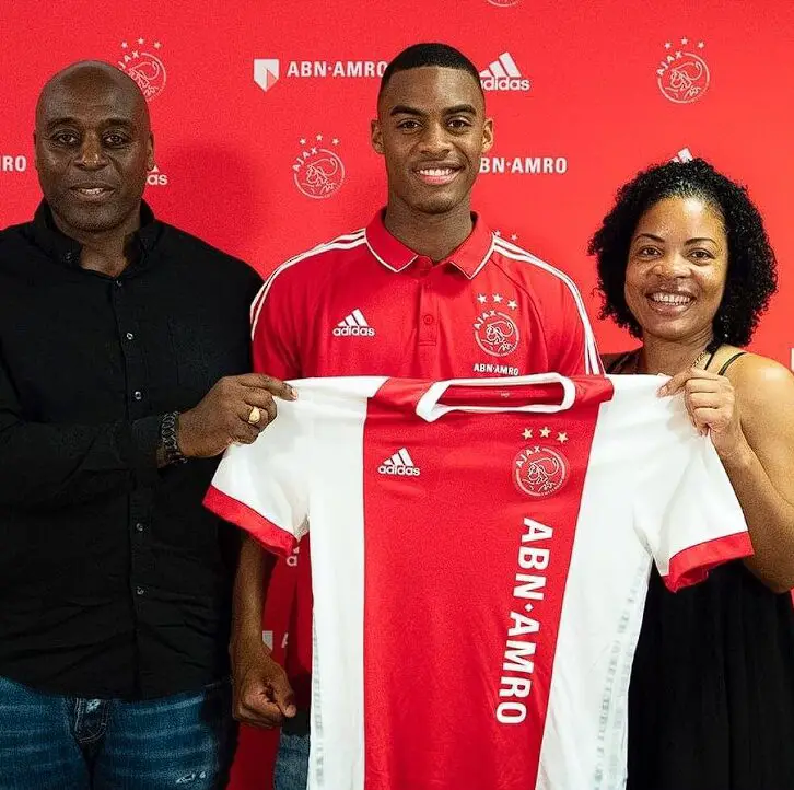 Ryan Gravenberch with his parents (mother on the right). 